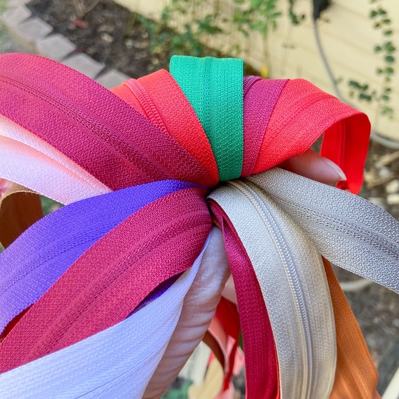 23 Zippers Bundle of Plastic Sewing Zippers for Projects. Various Sizes/Colors - Picture 7 of 11